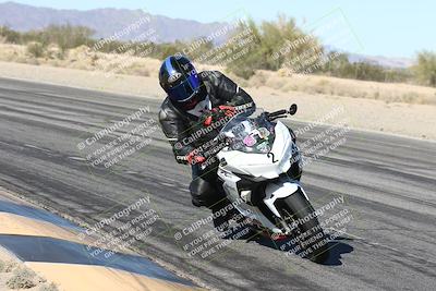 media/Dec-04-2025-Racers Edge (Thu) [[5ebc9f124d]]/3-B Group/3-Session 2 (Turn 7 Inside)/